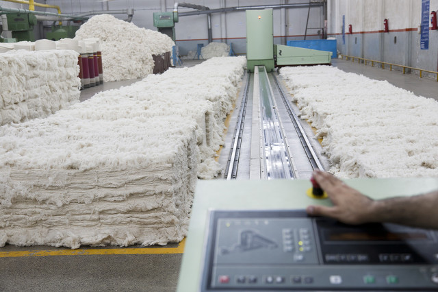 请客吃饭有人私下拿烟酒,请客吃饭的时候有人拿烟