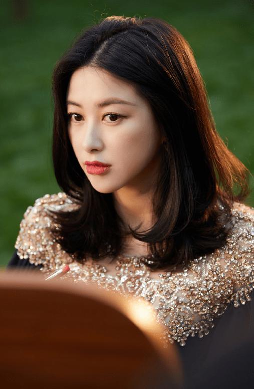 37岁朱珠产后晒全家福,朱珠晒孩子正脸简介