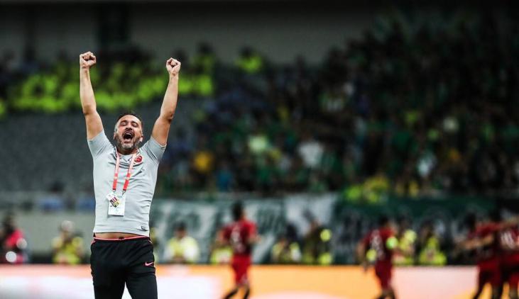 武磊上港夺冠全过程,上港2023中超冠军颁奖