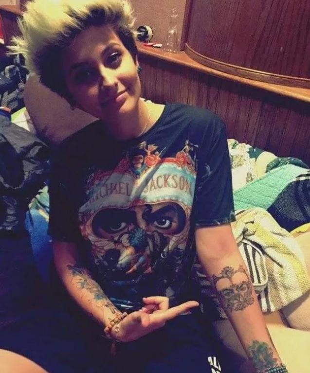 从天之骄女到卑微下跪,迈克尔杰克逊的儿女现状