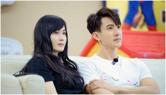 身怀六甲不容易！奥运冠军孕期锻炼扭到腰，制片人老公一旁显冷落