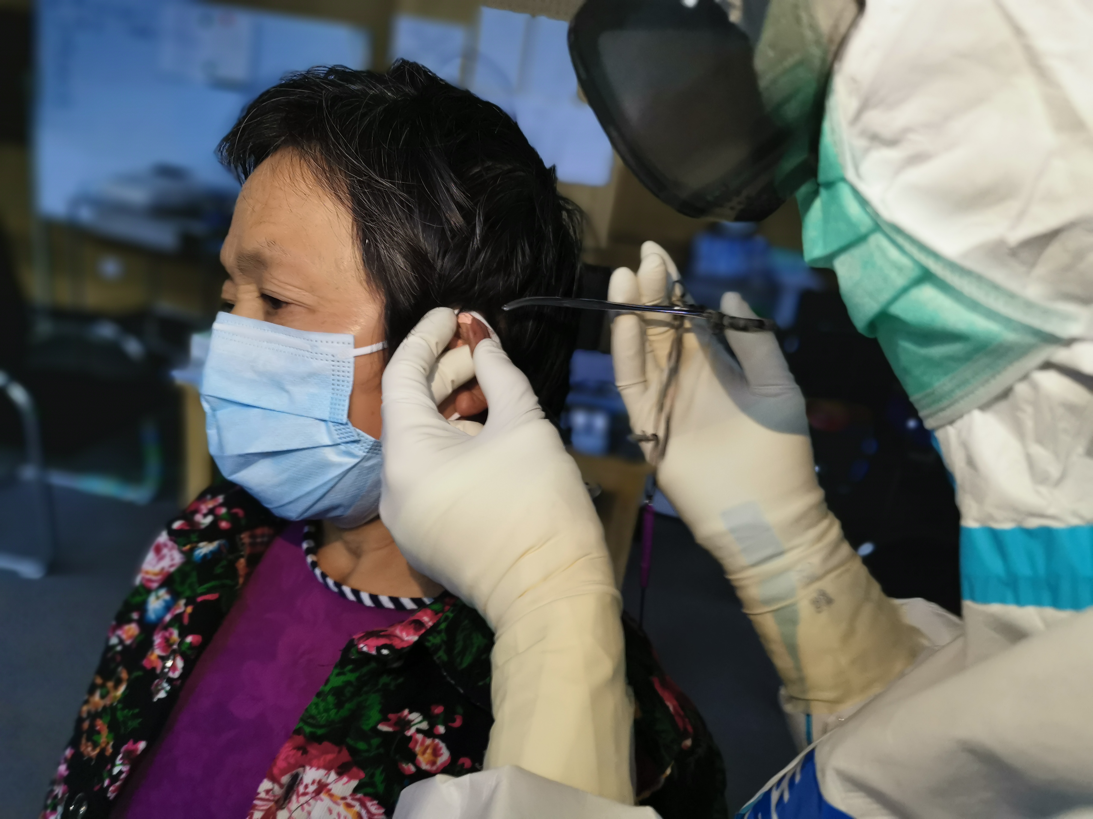 援鄂医护人员现场工作,援鄂医护人员的一天