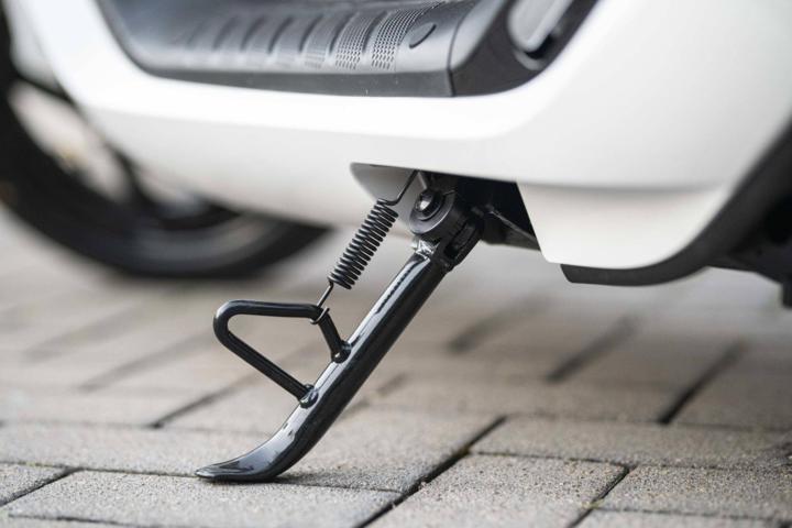 大灯炫酷有型,九号e100大灯效果