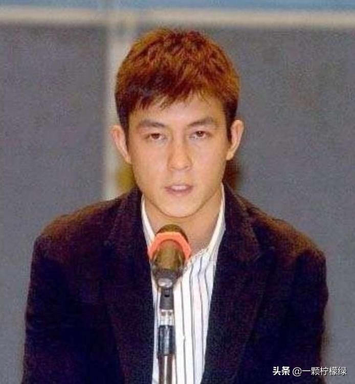 十几年前的杀马特时期，王力宏也曾洗剪吹，只有陈冠希引领时尚