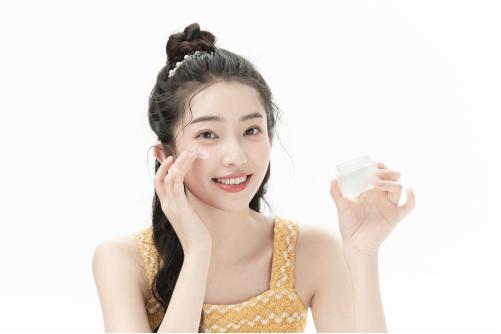 为什么我用了烟酰胺会长毛,用含有烟酰胺的身体乳会长毛吗