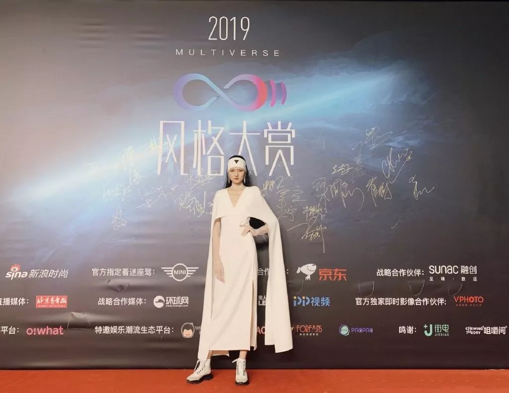 国际超模刘雯何穗,何穗刘雯谁的出场费高