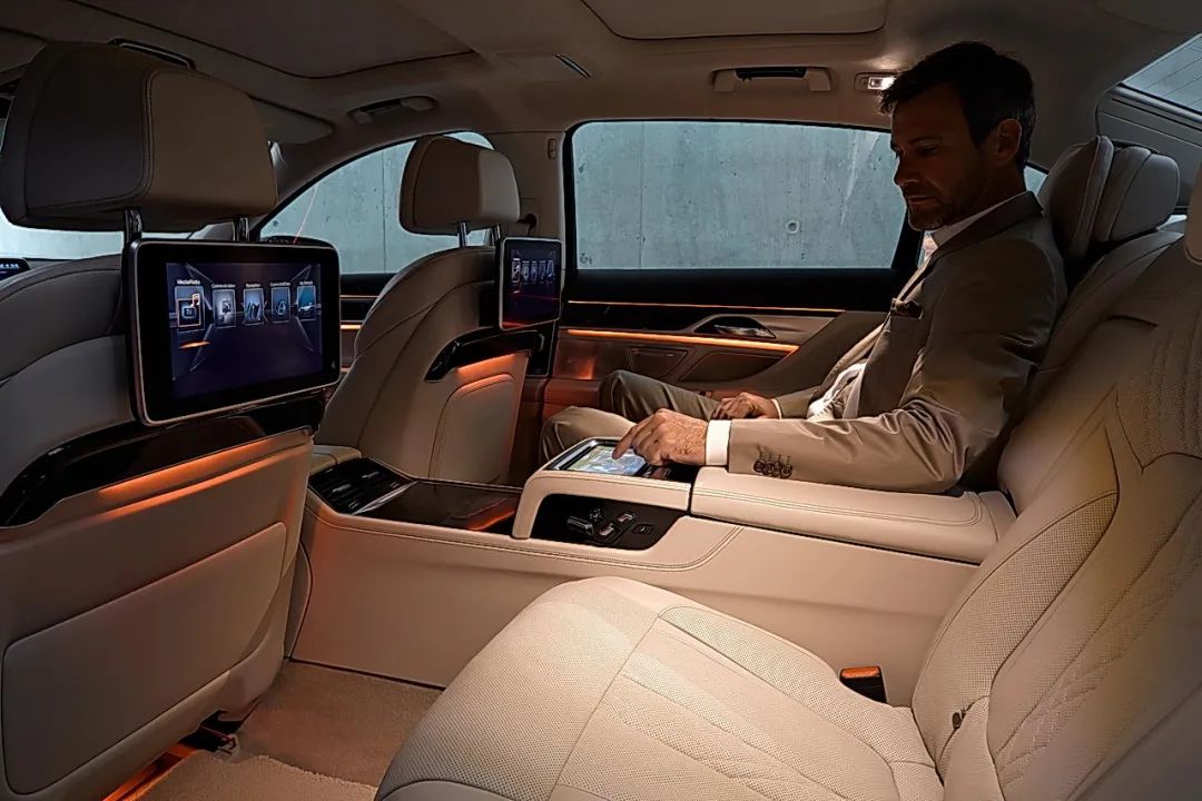 开宝马3系怎么说自己开什么车,现实中开宝马3系是什么水平