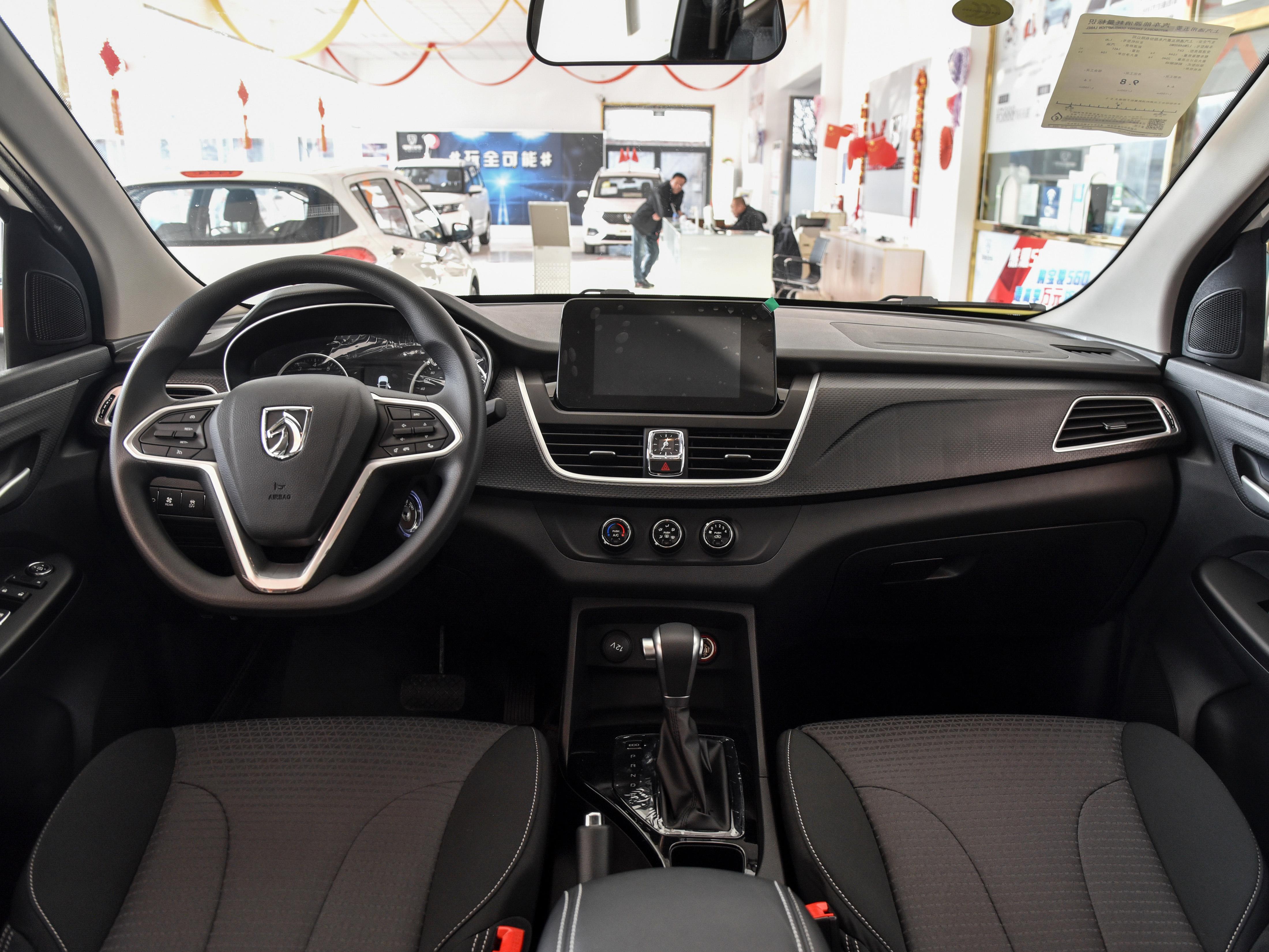 10万左右的大空间自动挡汽车,七座商务车10-15万宝骏730