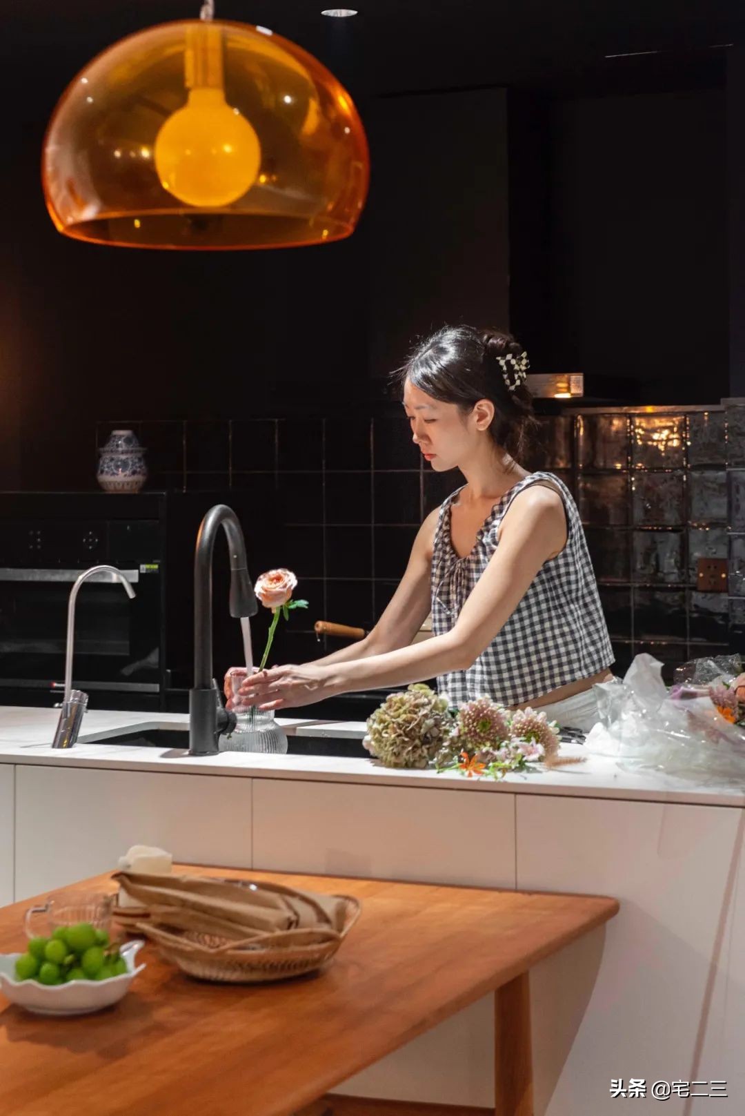 霓虹灯下，他们的“摇滚之家”