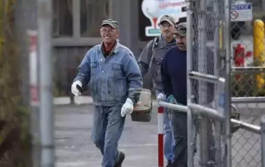 垃圾场一个月能回收多少钱呢 (靠垃圾厂发家致富)