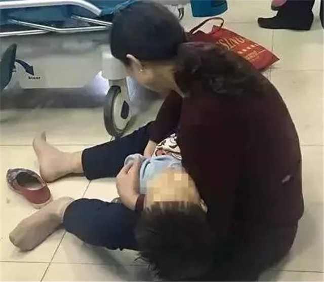 小孩手被鞭炮炸伤了怎么办,小孩被鞭炮炸伤手指