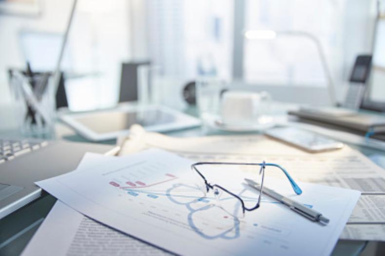 眼镜片花了能去店里抛光吗,眼镜片花了可以用砂纸打磨吗