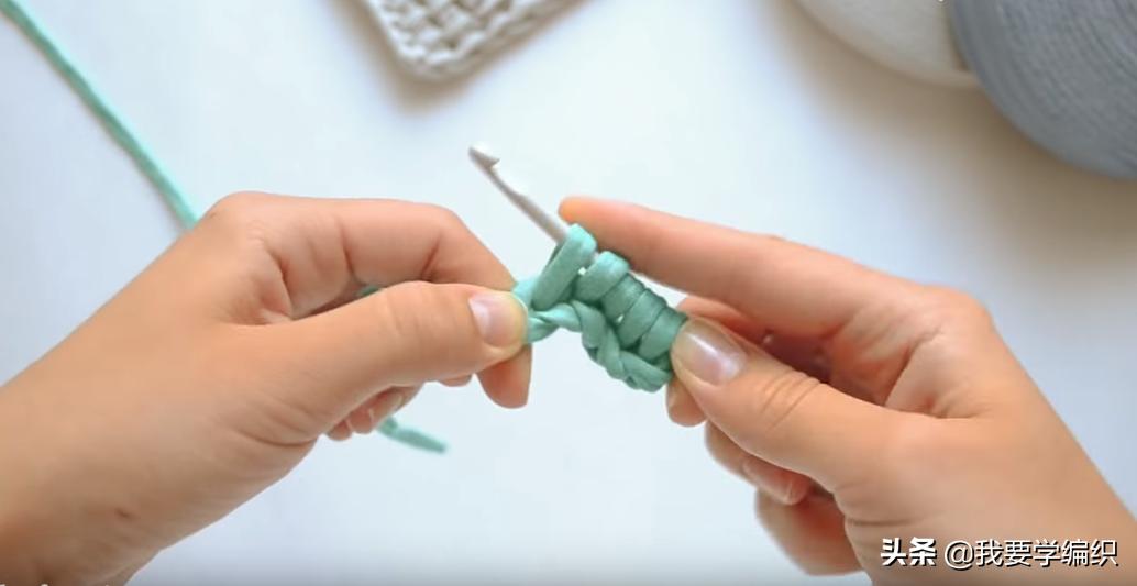 十一与其出门人挤人，不如在家看电视钩包包，一款拼色手提袋教程