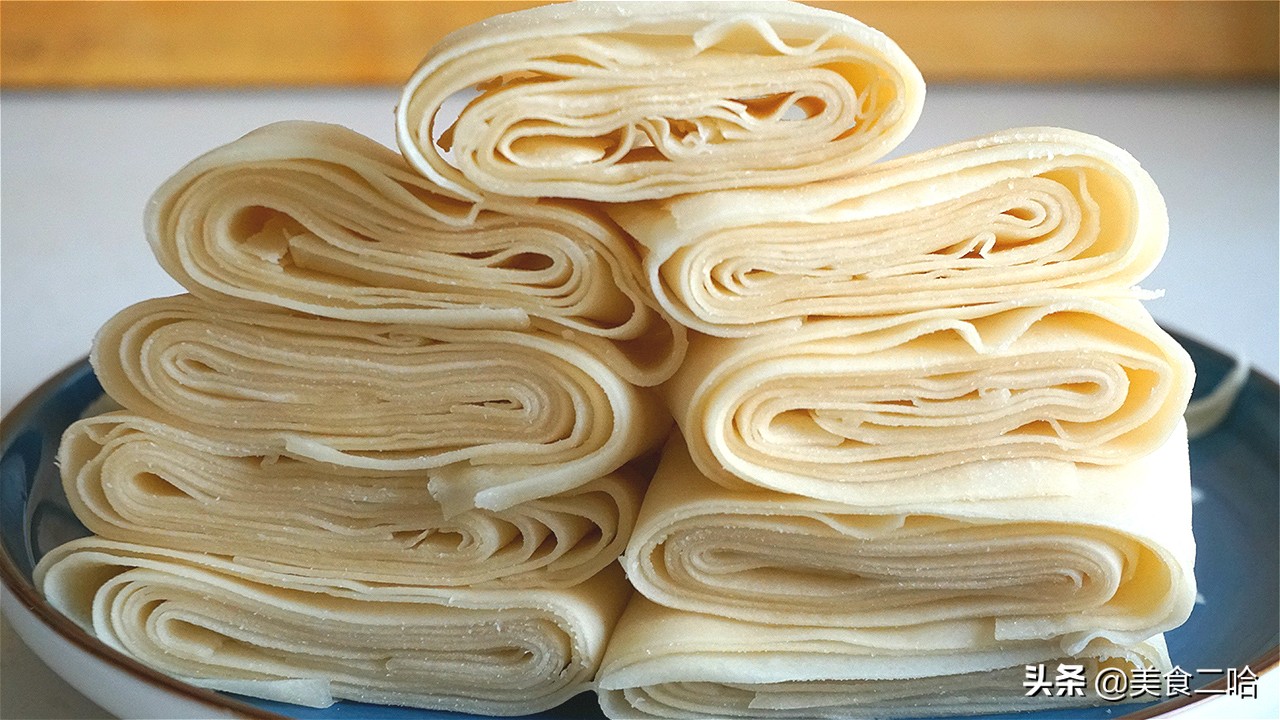 特色小吃手工擀面皮制作,擀面皮和凉皮哪个有嚼劲