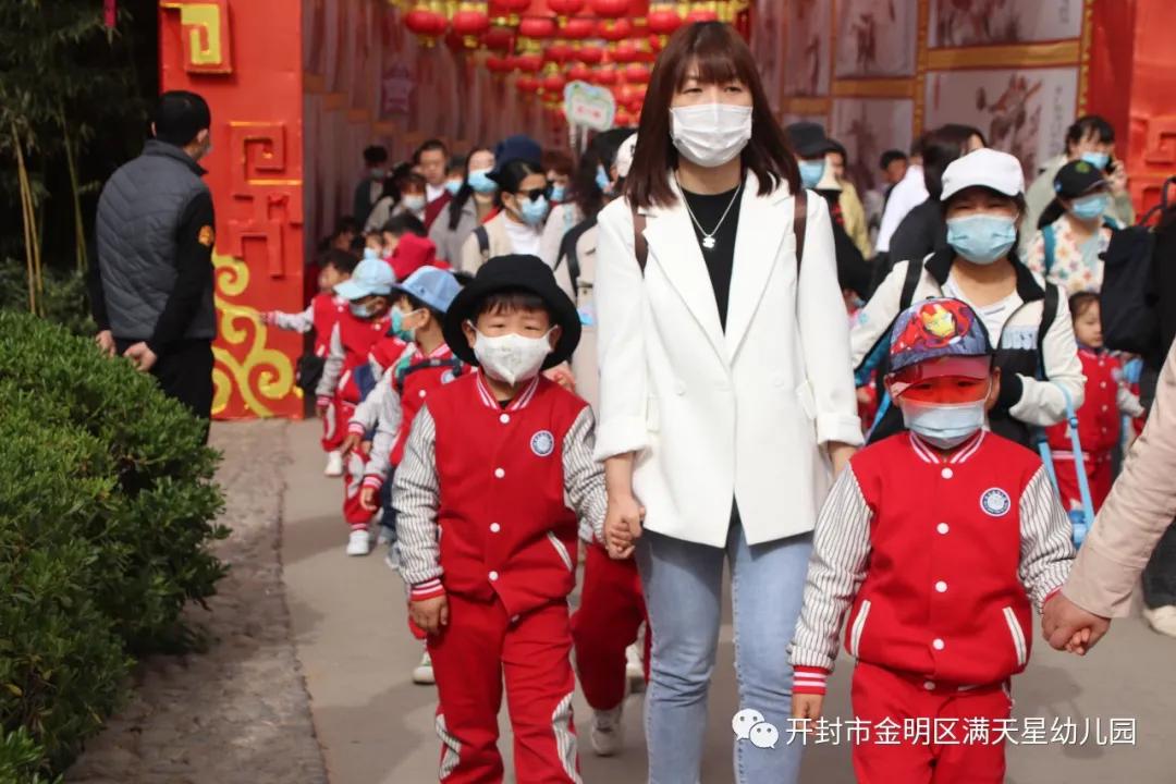 春日踏青亲子幼儿园,幼儿园开展春游踏青活动