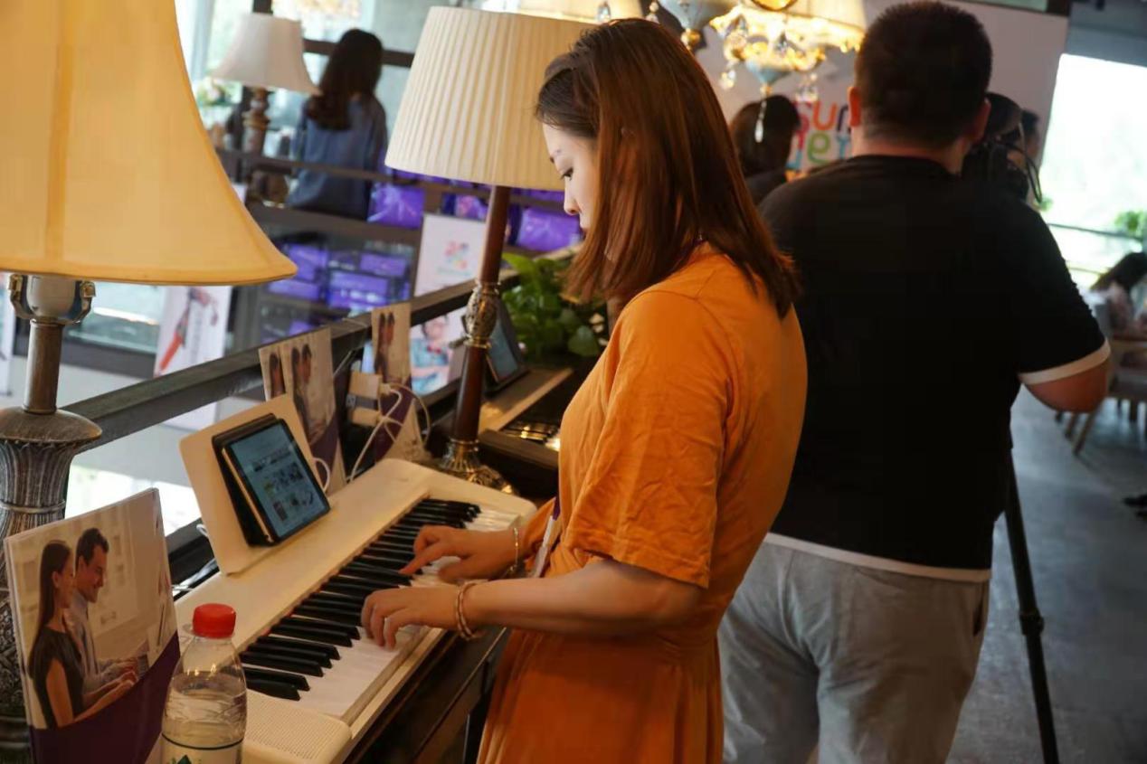 TheONE上手体验：一款能够一起学习的电子琴，时尚轻薄