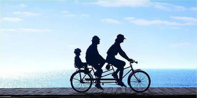 发朋友圈忘记屏蔽父母的尴尬,朋友圈屏蔽父母就是不孝吗