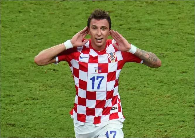 炸碎，灭门、逃难、流血，你无法想象金球奖“魔笛”经历过什么