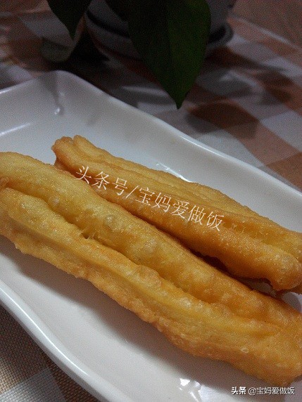 发面小油条怎么做酥脆松软,家常小油条的做法和发面全过程