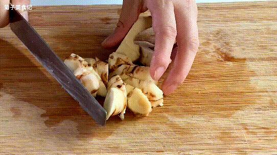 一碗冬阴功海鲜汤,厨师教你冬阴功汤最正宗做法