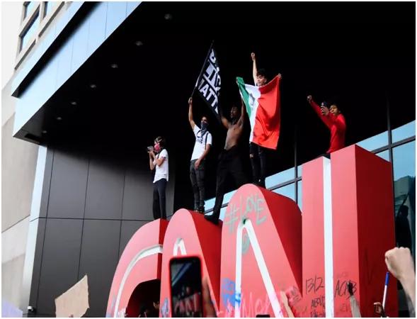 美国*乱暴**，黑人“起义”