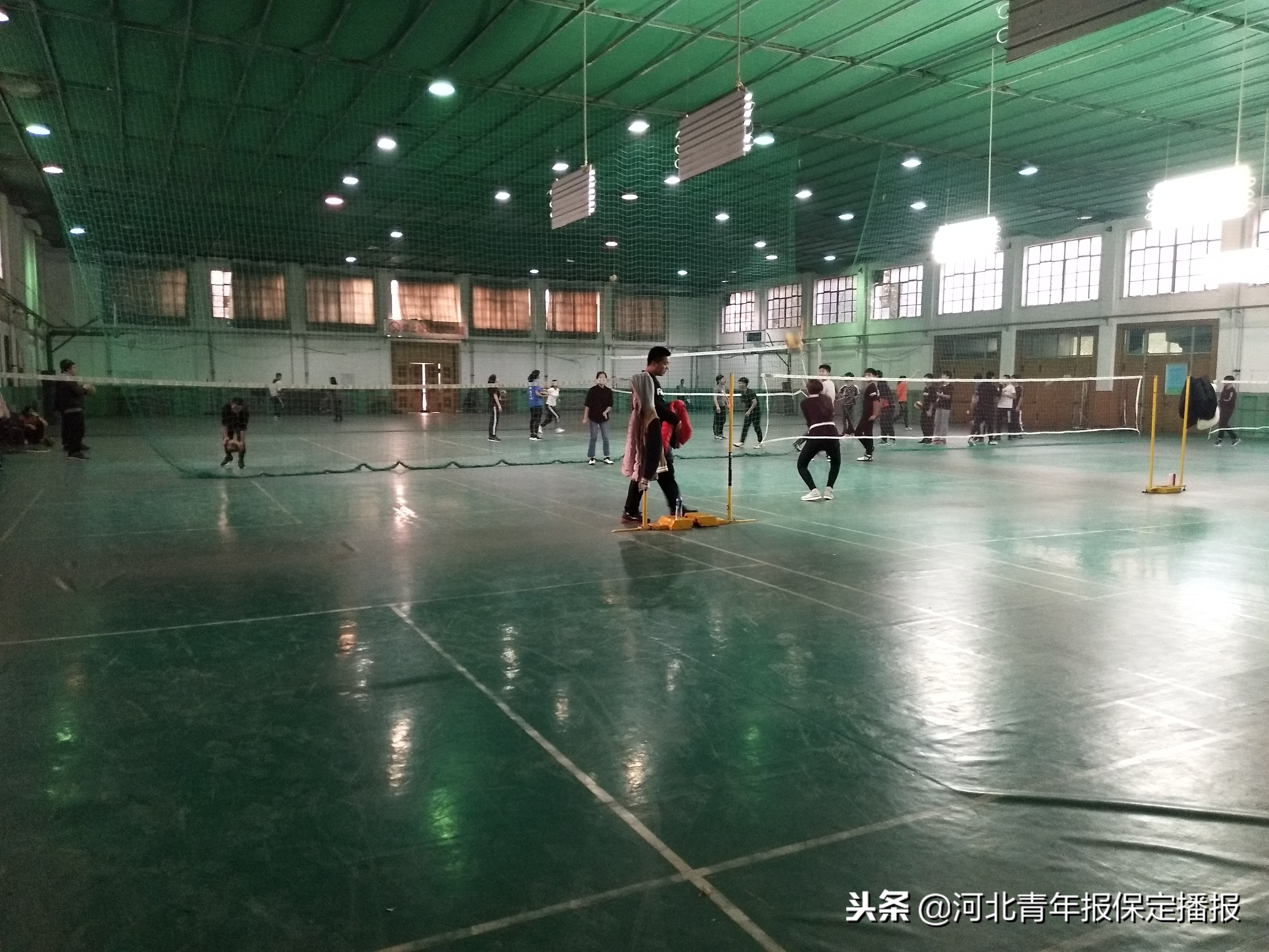 高校体育设施需要对社会开放吗,高校体育场对外开放要求