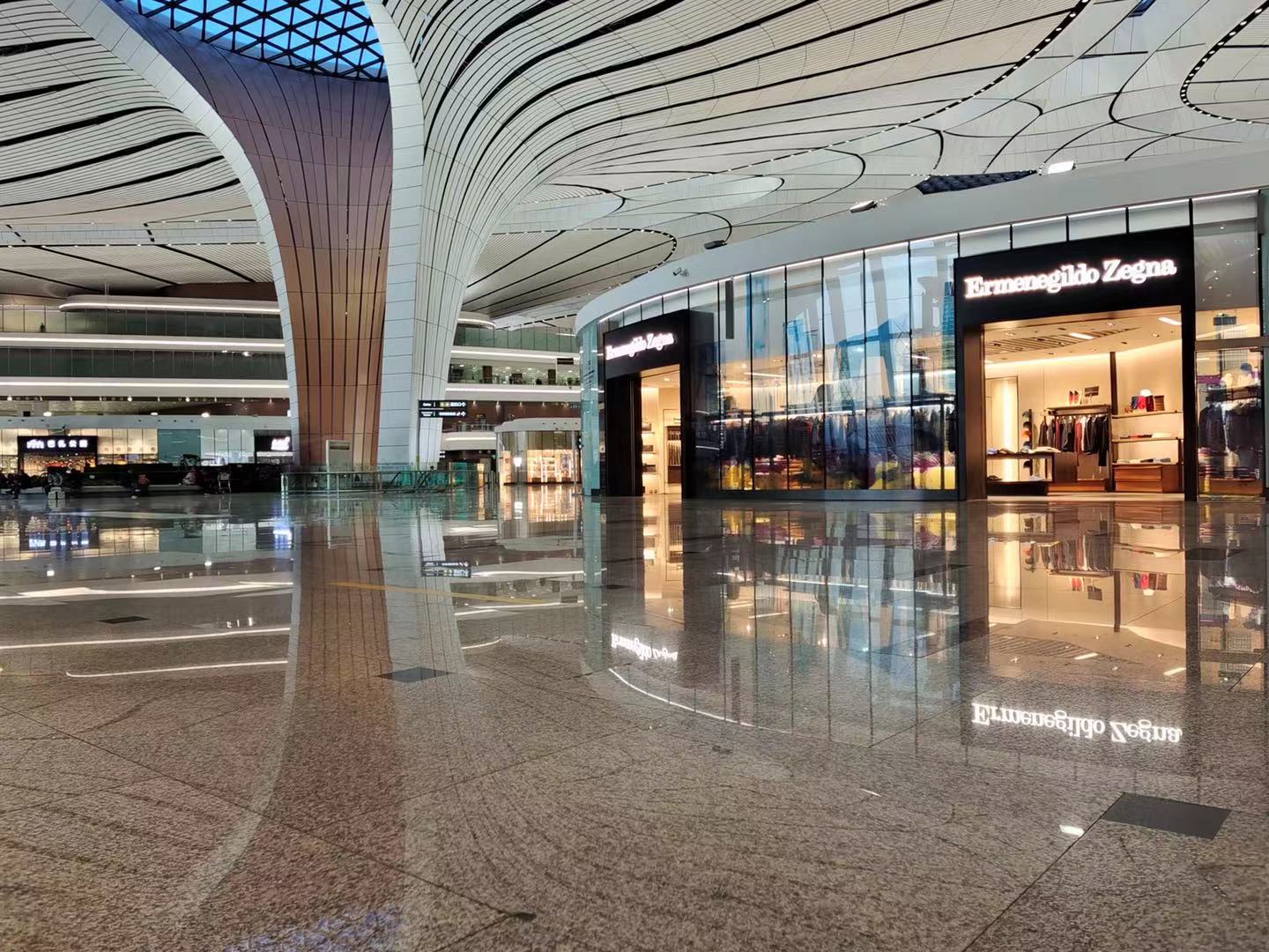 手机云台稳定器360度智能跟拍神器,教你用手机拍出摄影大师的照片