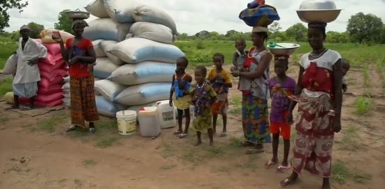 在非洲做生意有多难？60公里路开了两天，结果赚了2.5元