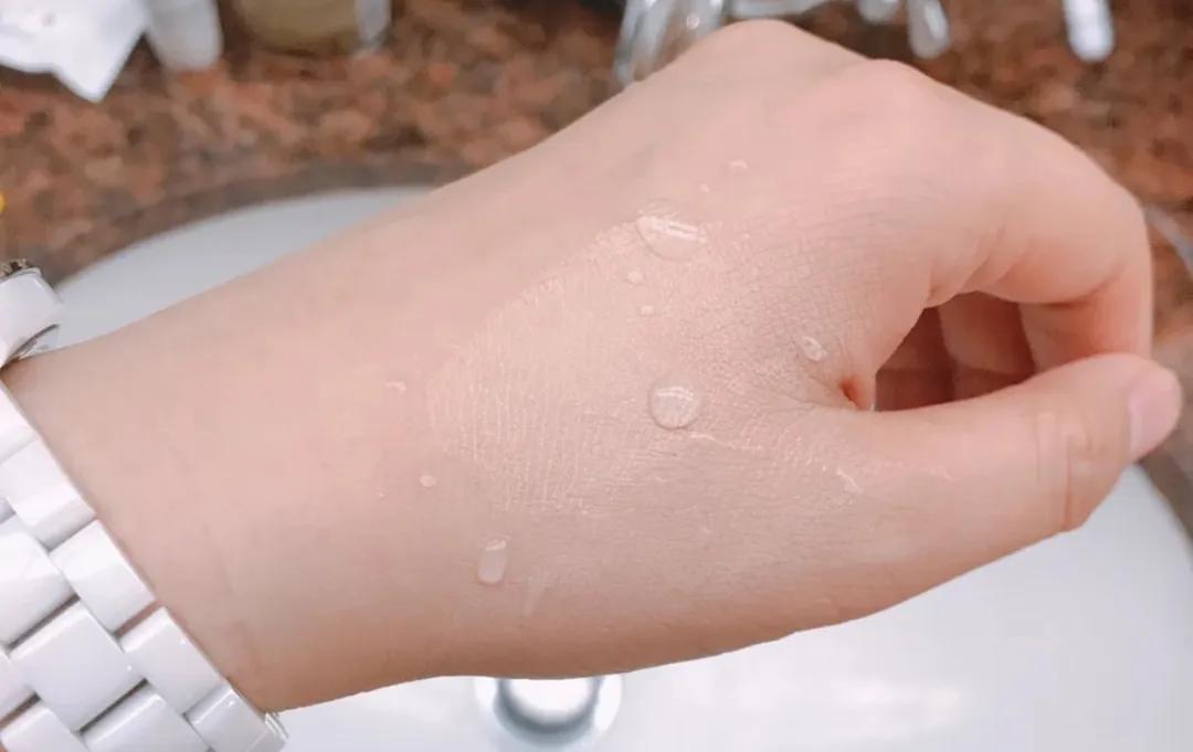 夏天底妆如何不卡粉脱妆,特别脱妆适合什么底妆