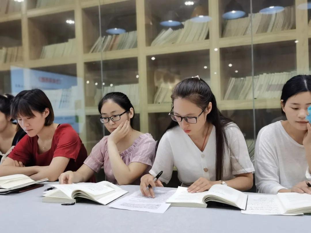 教师如何培养小学生的阅读能力,小学教师靠阅读成功