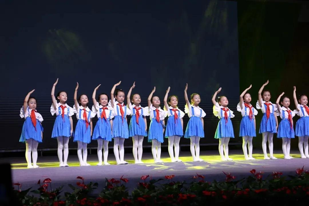 剑阁县鼓楼幼儿园庆祝中国*产党共**成立100周年暨毕业典礼文艺汇演