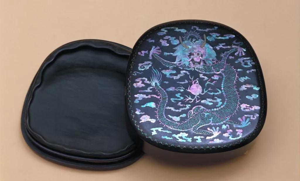 在历史上歙砚与端砚洮砚,歙砚端砚哪个值得收藏