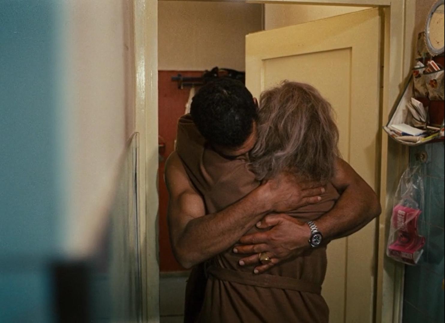 40岁外来务工与60岁德国寡妇的“禁忌之恋”，恐惧吞噬灵魂