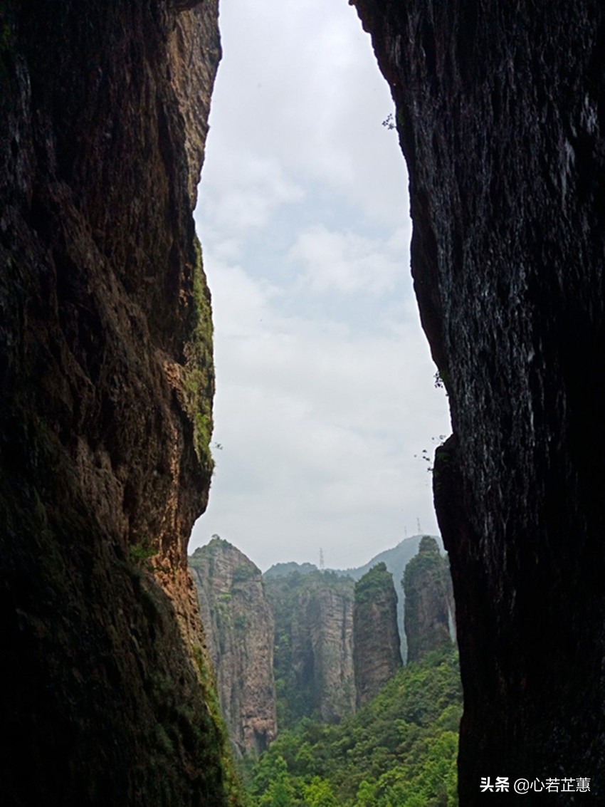 一座山可以用什么词来形容,形容一座山的风景词语