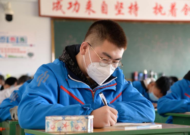 给班里矮的女生起外号奇葩称呼,给班里男生取一个可爱外号