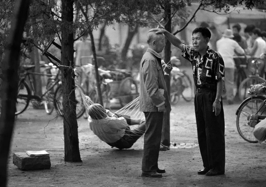 从一线记者到摄影艺术家，谢军拍下了即将消逝的时代记忆