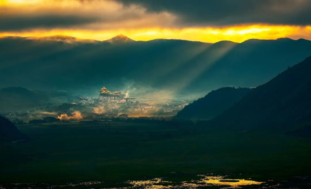 云南抚仙湖绝美风景,云南人少地方美
