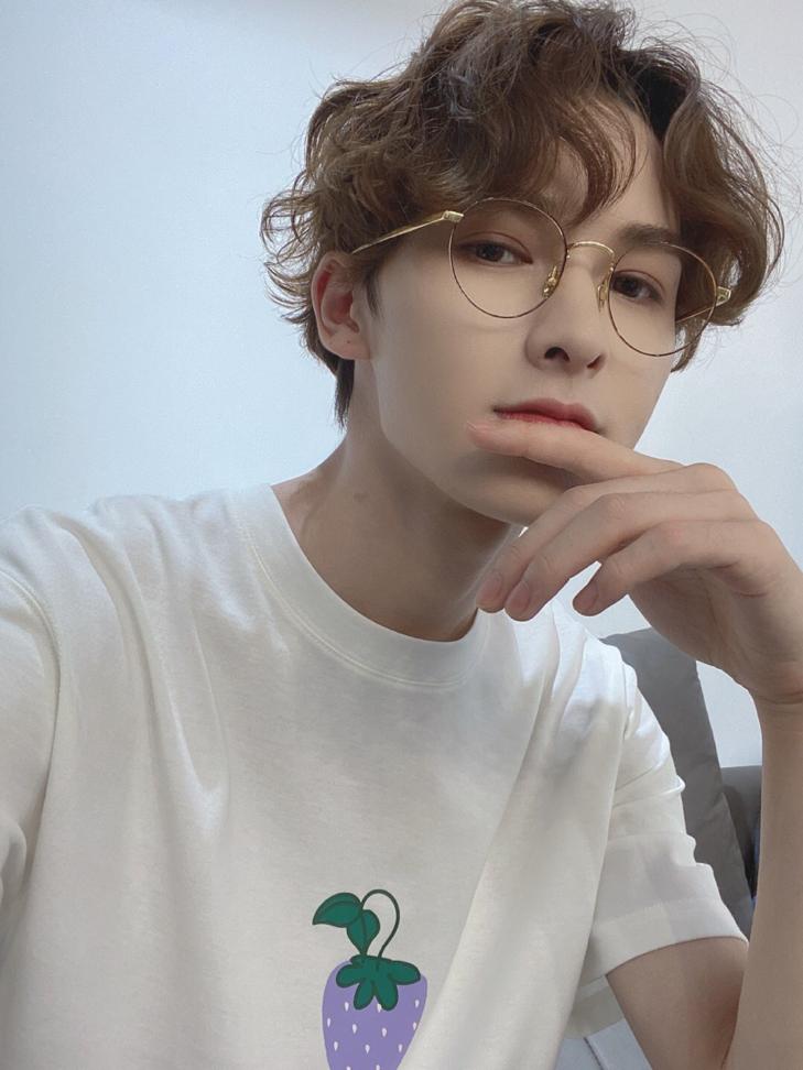 偏瘦的男生夏天怎么穿搭才好看,太瘦的男生怎么穿搭好看