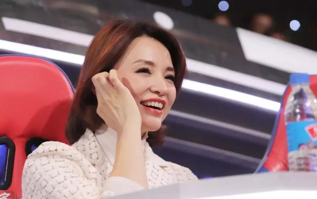 人生娱乐,童年董卿