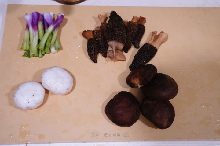 煎牛排大火会糊吗,煎牛排温度高黄油糊了