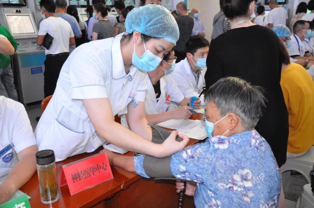 弘扬抗疫精神弘扬正能量,弘扬正能量众志成城抗疫情