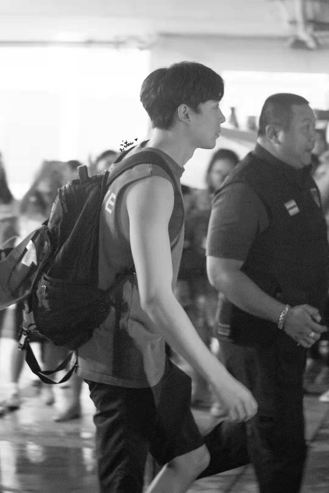 曾经的维尼夫妇都胖得没样了，而见面会上的尼坤帅气却不减当年！