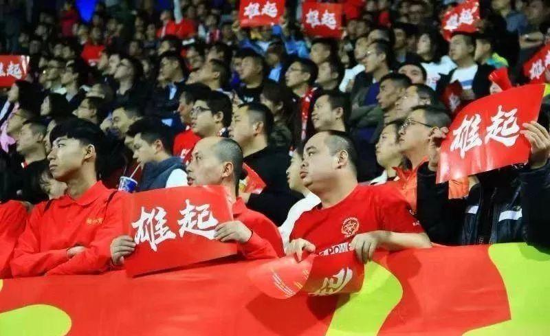 四川球迷故事第01期：我是梦警察王鹏，我爱四川足球更爱她！