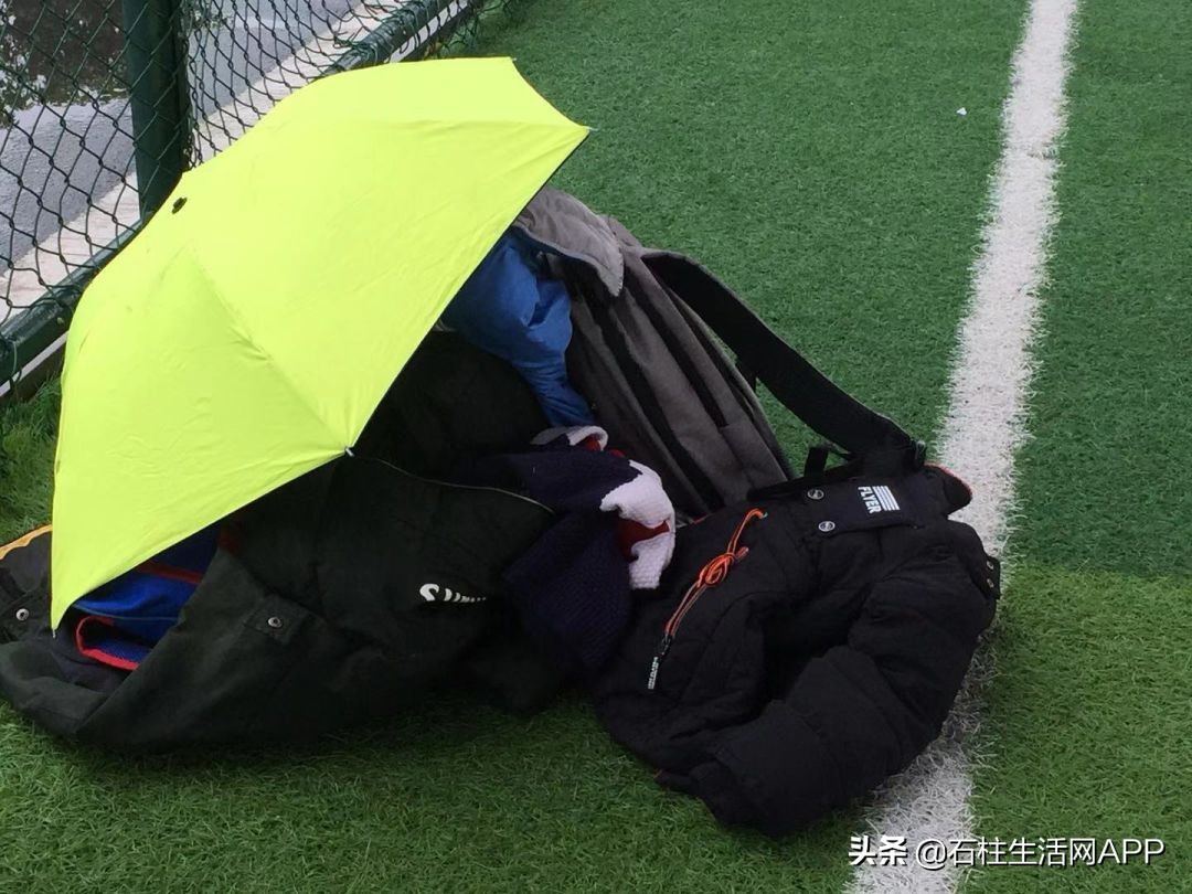 大山里面的儿童足球队,大山学校里的足球队