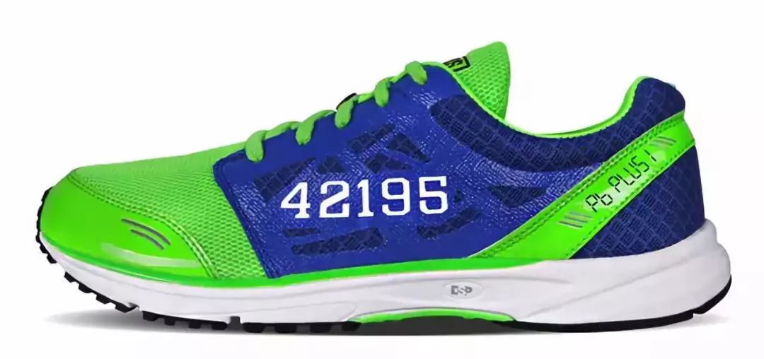 还记得第一双跑鞋吗,还记得第一双碳板跑鞋吗