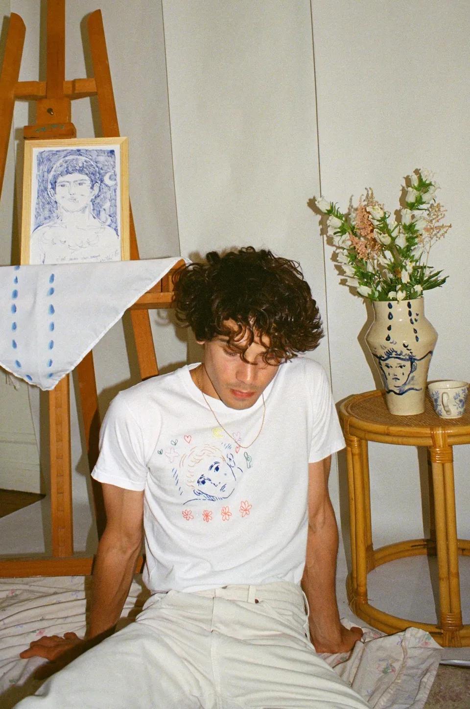 要什么漫画腿，明星们人手一件的漫画衣你怎么还没有？