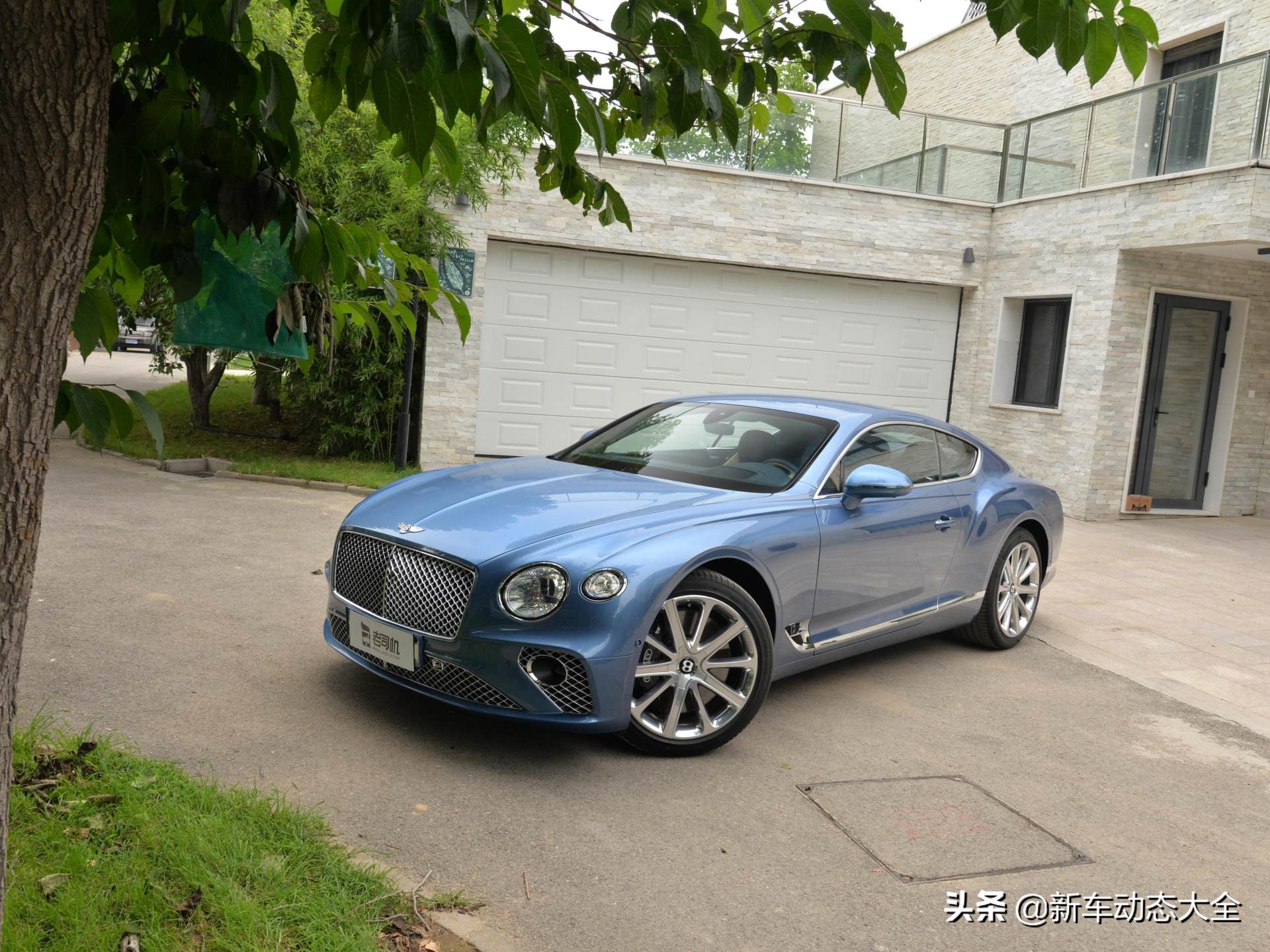 宾利欧陆2011款supersport敞篷版6.0,2022款宾利欧陆gtw12mulliner冰川白