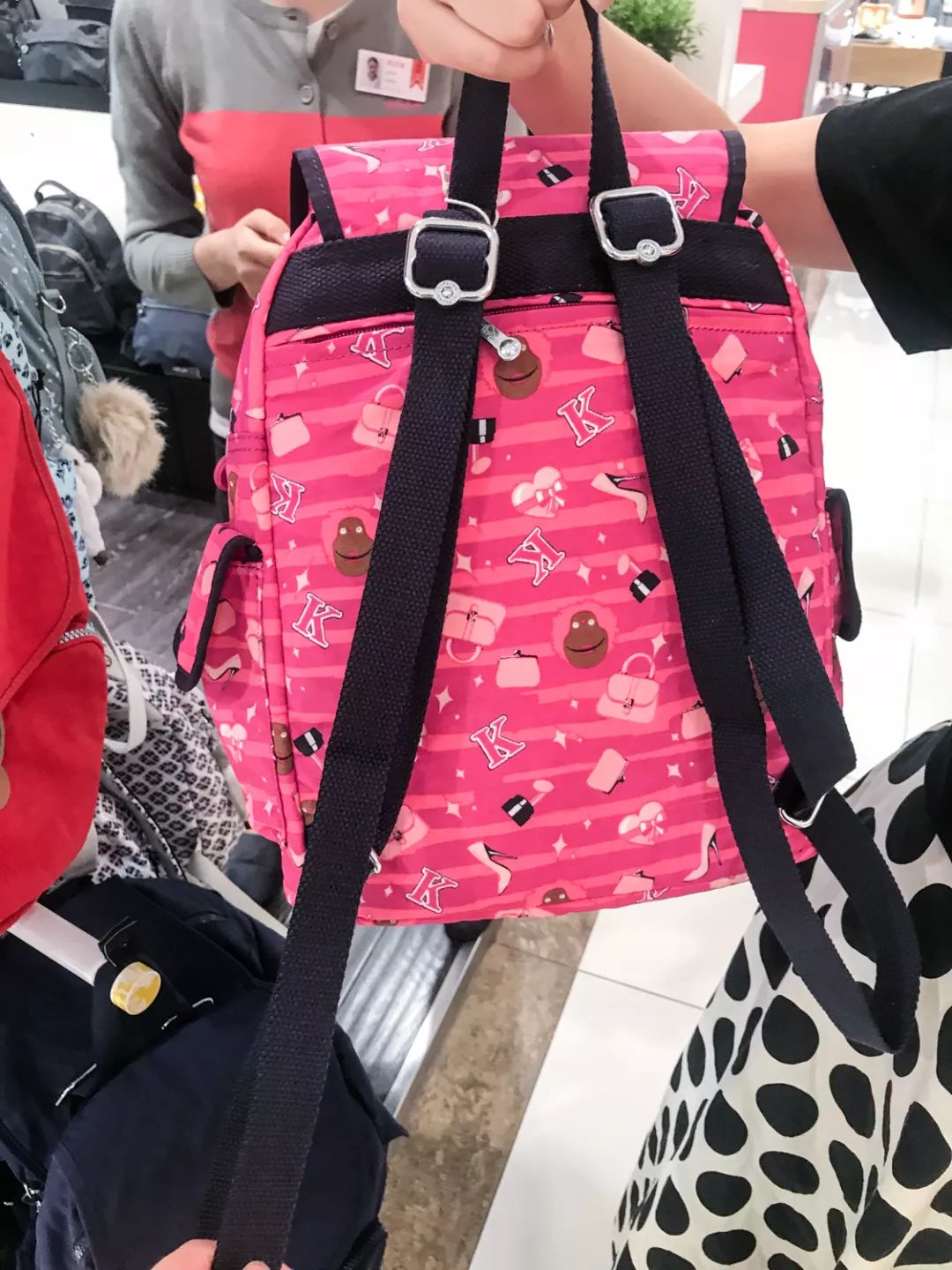 200-500儿童书包,儿童书包买轻便的还是减压的好