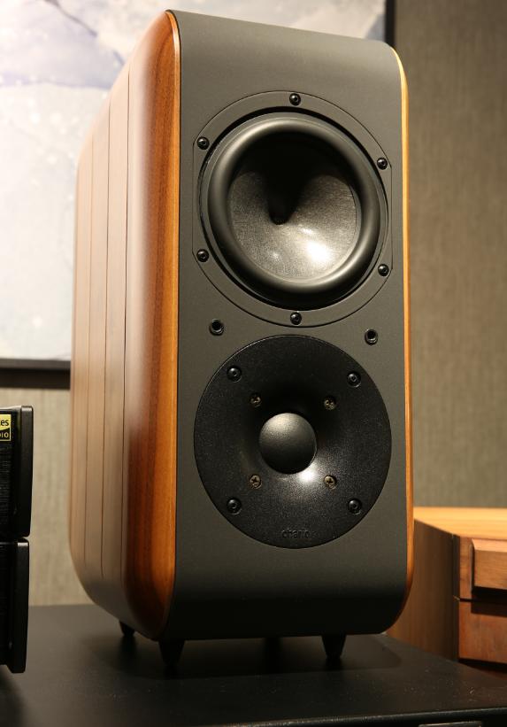 多元化产品全方位服务探店全新大昌行香港*钟金**陈列室