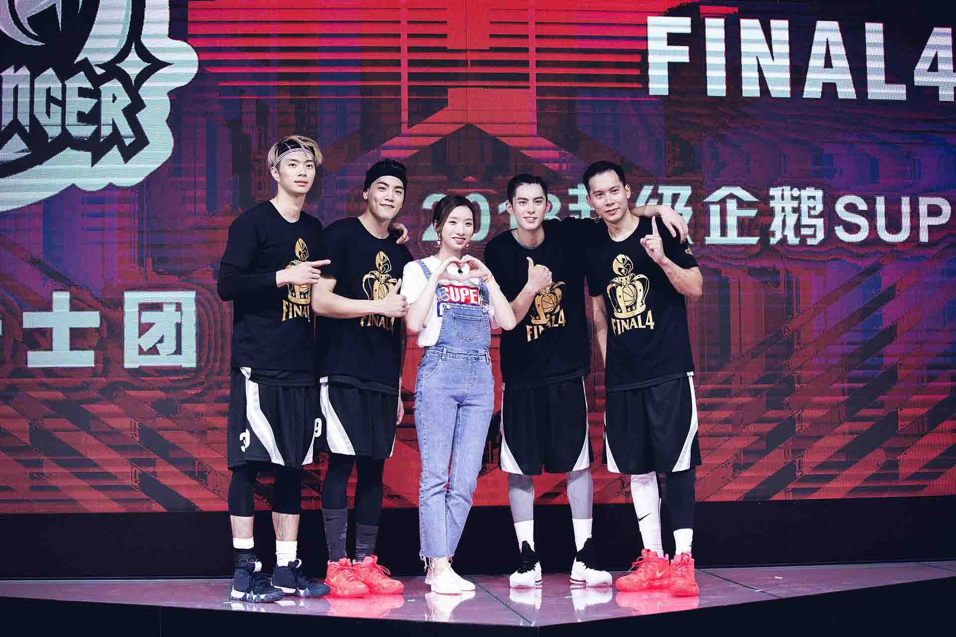 王鹤棣打篮球被撞飞犯规,裁判王鹤棣不满判罚离场